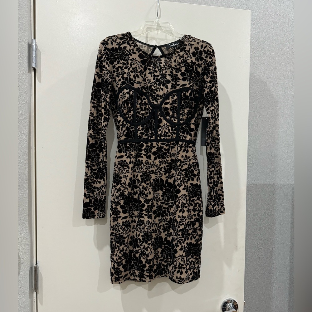 Lulu’s nude & velvet silhouette dress - Picture 3 of 5